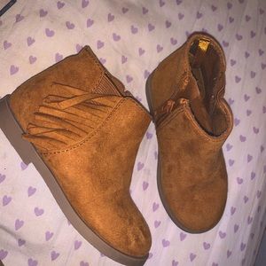 Girls size 7 old navy fringe booties